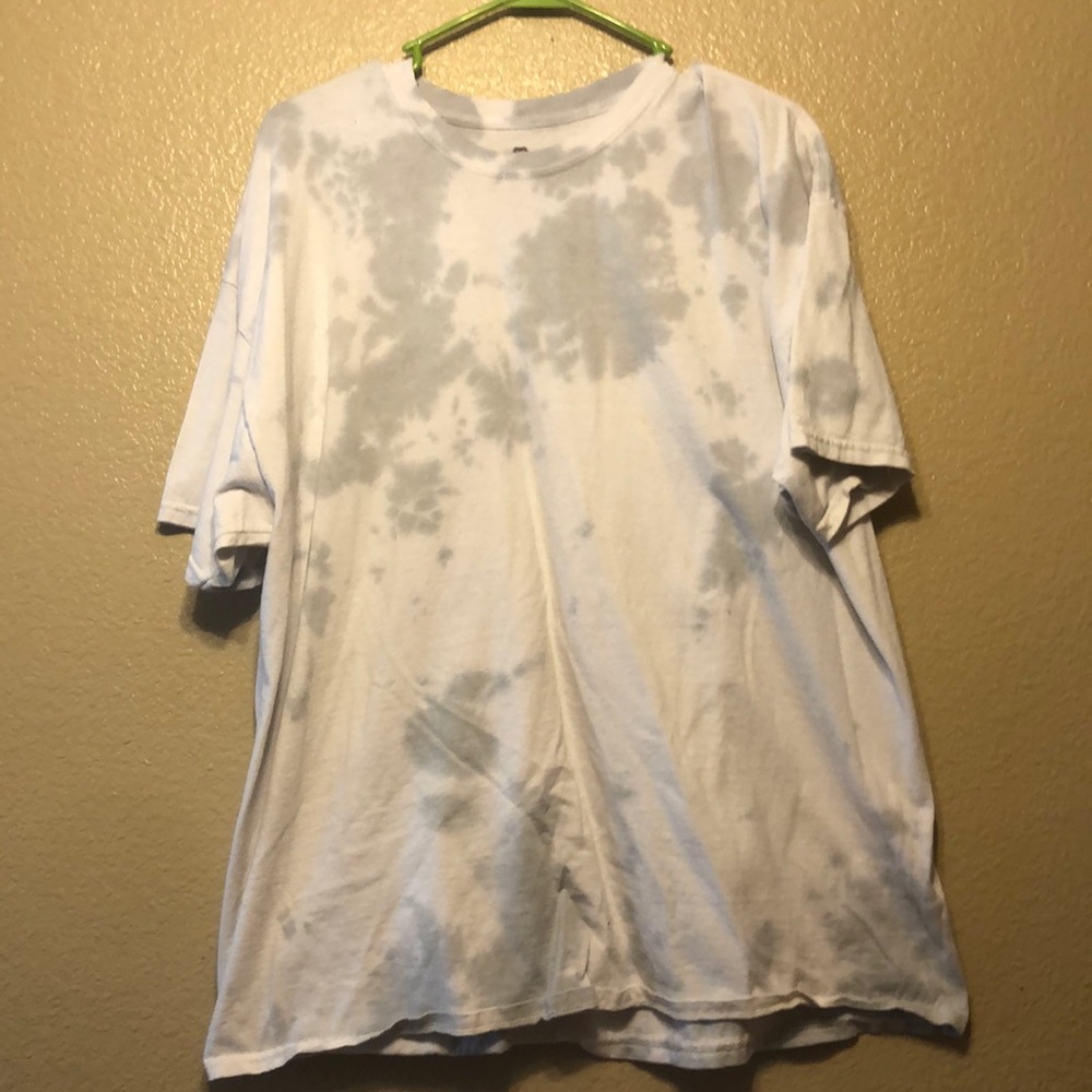 grey tie dye tee